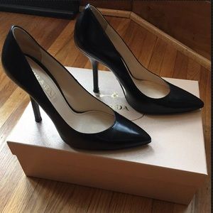 PRADA Black leather Capretto Pumps Sz 38